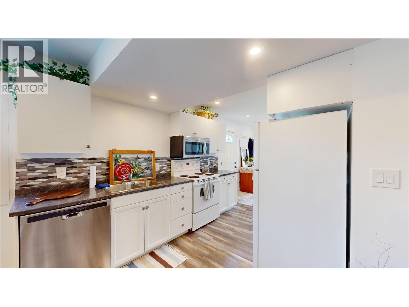 6160 Davies Crescent, Peachland