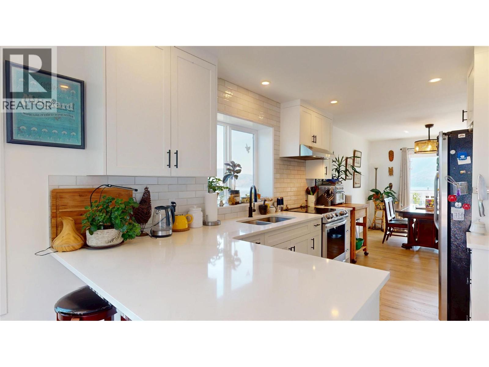 6160 Davies Crescent - 7