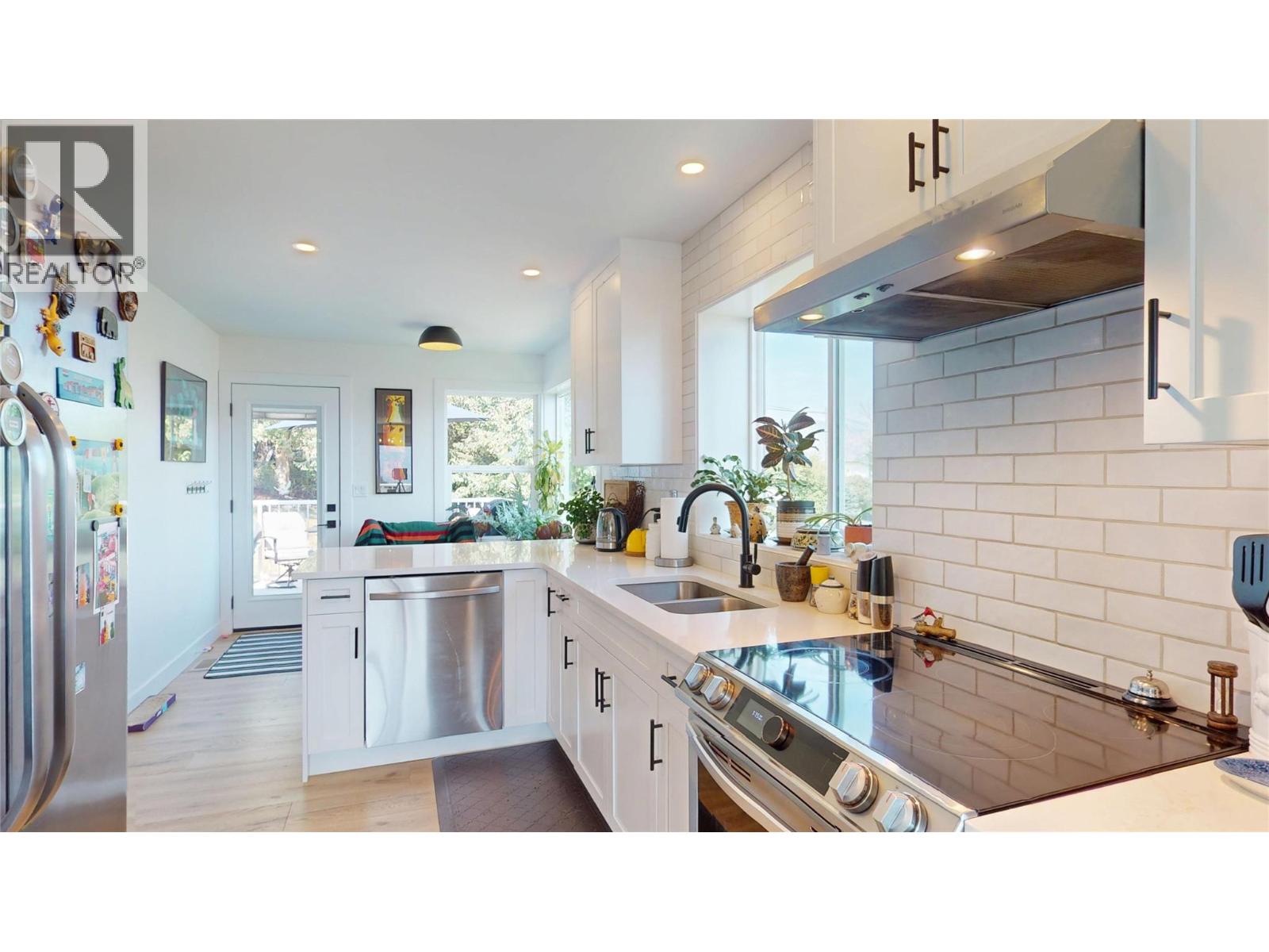 6160 Davies Crescent - 5