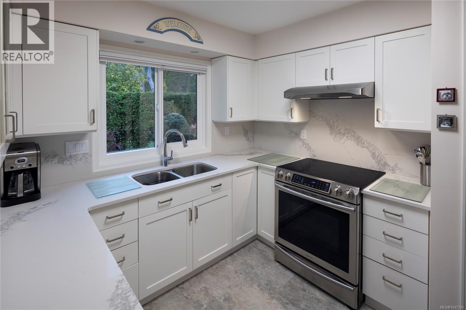 546 St. Charles St - 16