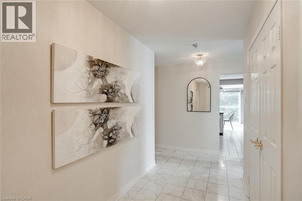 #304 2190 LAKESHORE Road, Burlington, Ontario, L7R4K1, Burlington, Ontario — photo 2 of 5