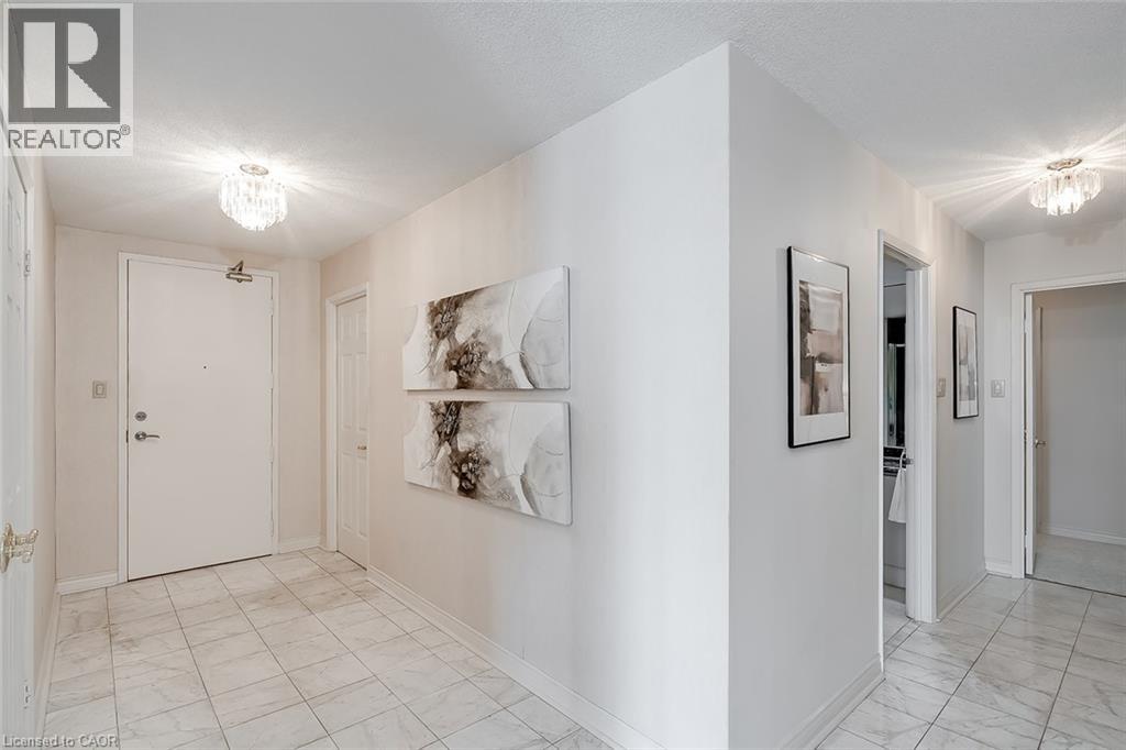 #304 2190 LAKESHORE Road, Burlington, Ontario, L7R4K1, Burlington, Ontario — photo 3 of 5