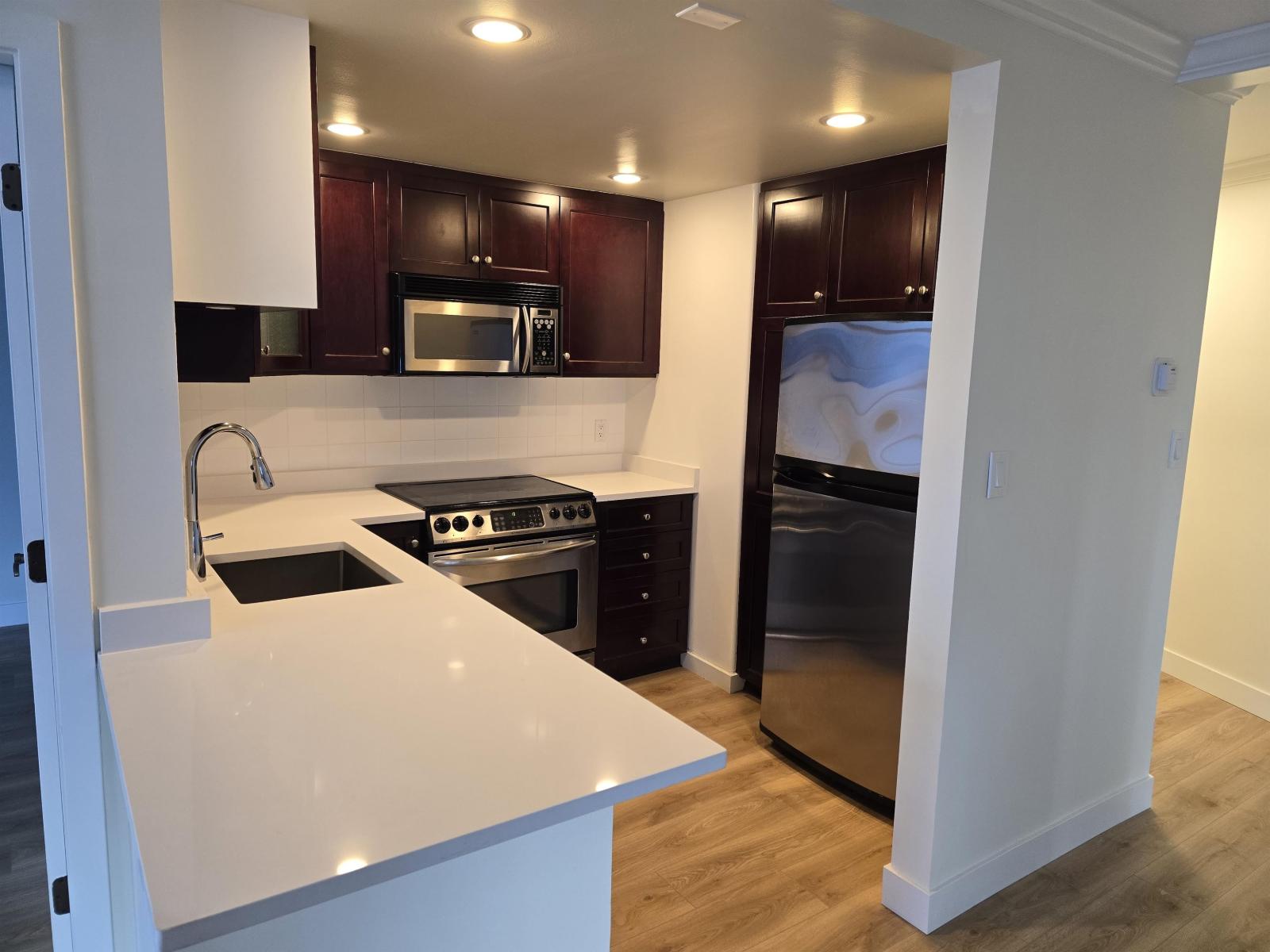 309 15111 RUSSELL AVENUE, White Rock — photo 6