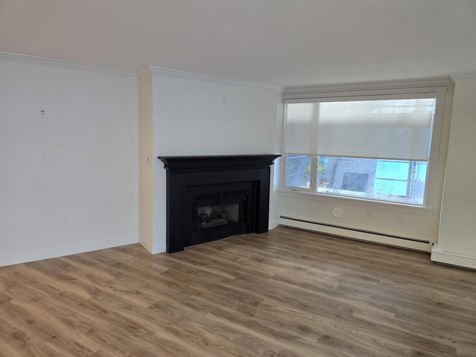 #309 15111 RUSSELL Avenue, White Rock, British Columbia, V4B2P4, White Rock, British Columbia — photo 4 of 5