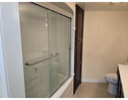 309 15111 Russell Avenue, White Rock, BC V4B2P4 Photo 11