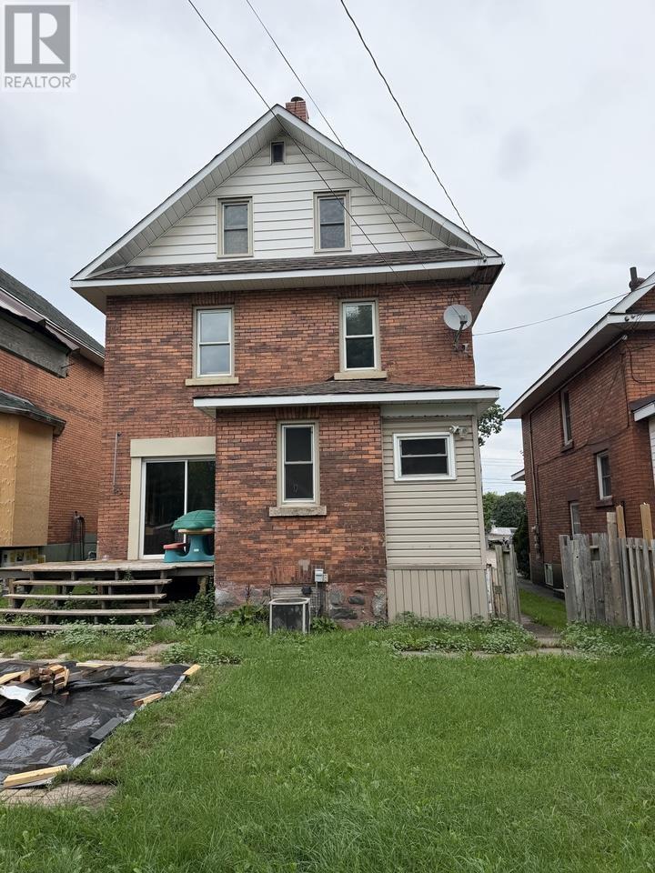 257 Alexandra ST - 4