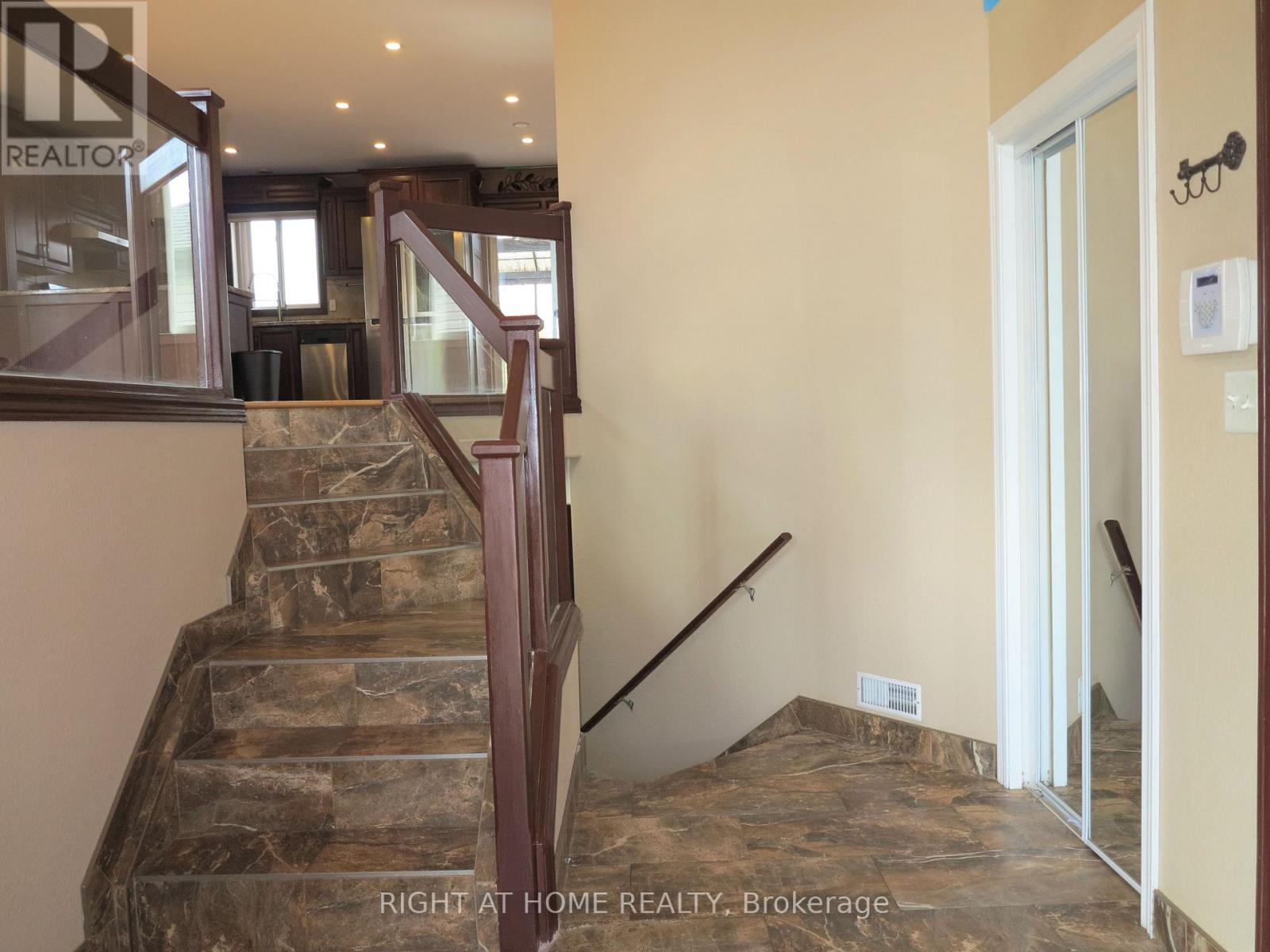 101 JOANNE Court, Leamington, Ontario, N8H5N7, Leamington, Ontario — photo 2 of 5