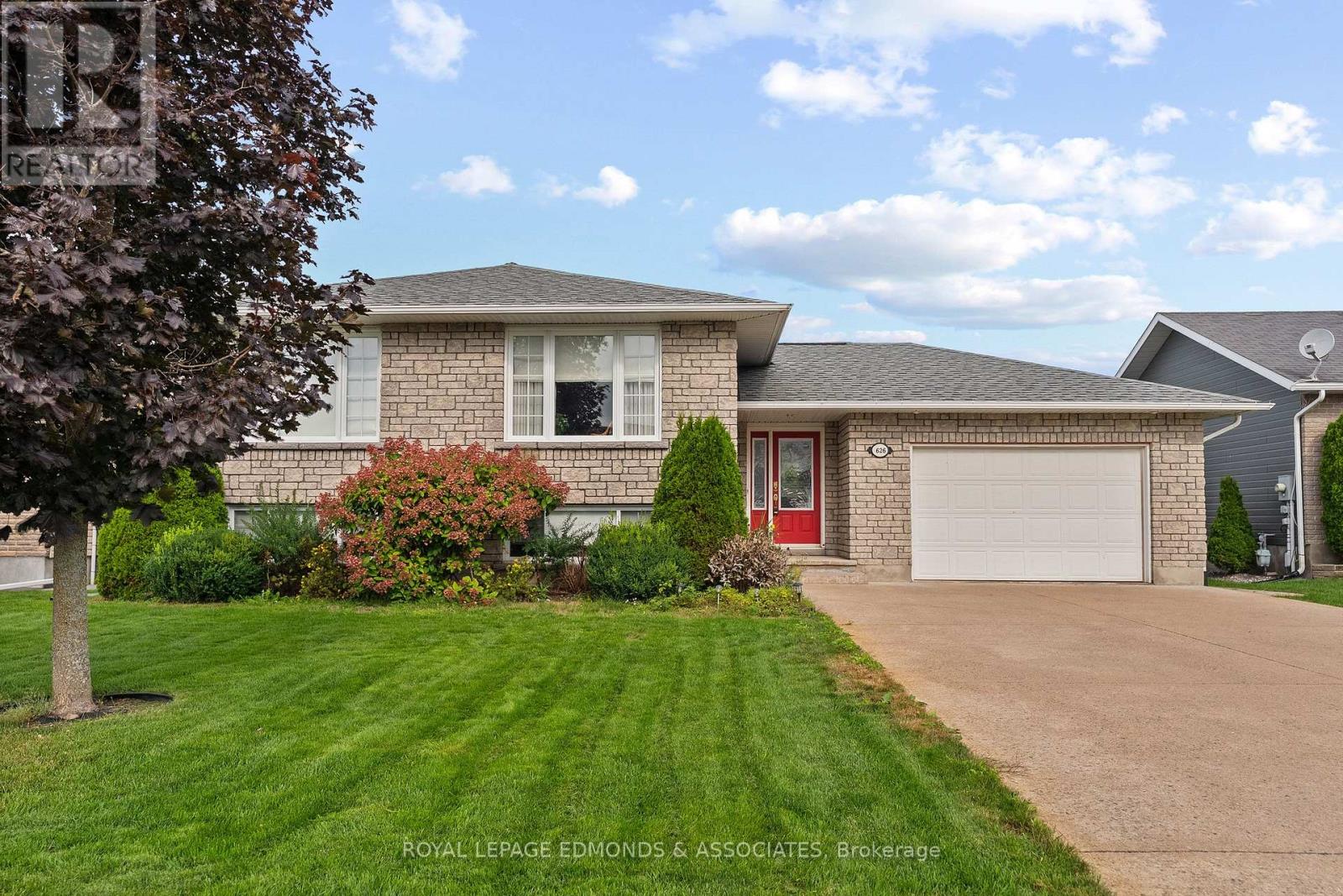 626 Moss Drive, Pembroke, Ontario, K8A8R7, Pembroke, Ontario — photo 2 of 5