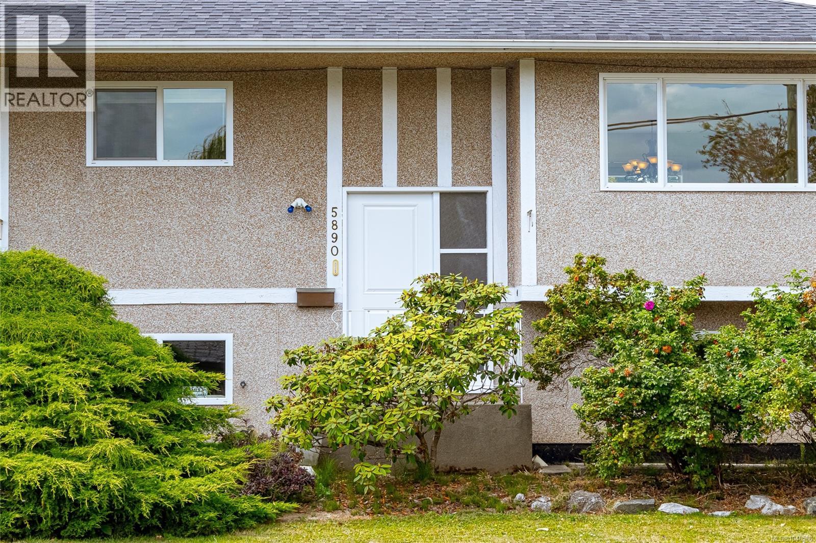 5890 CHESTERFIELD Avenue, Duncan, British Columbia, V9L3M7, Duncan, British Columbia — photo 4 of 5