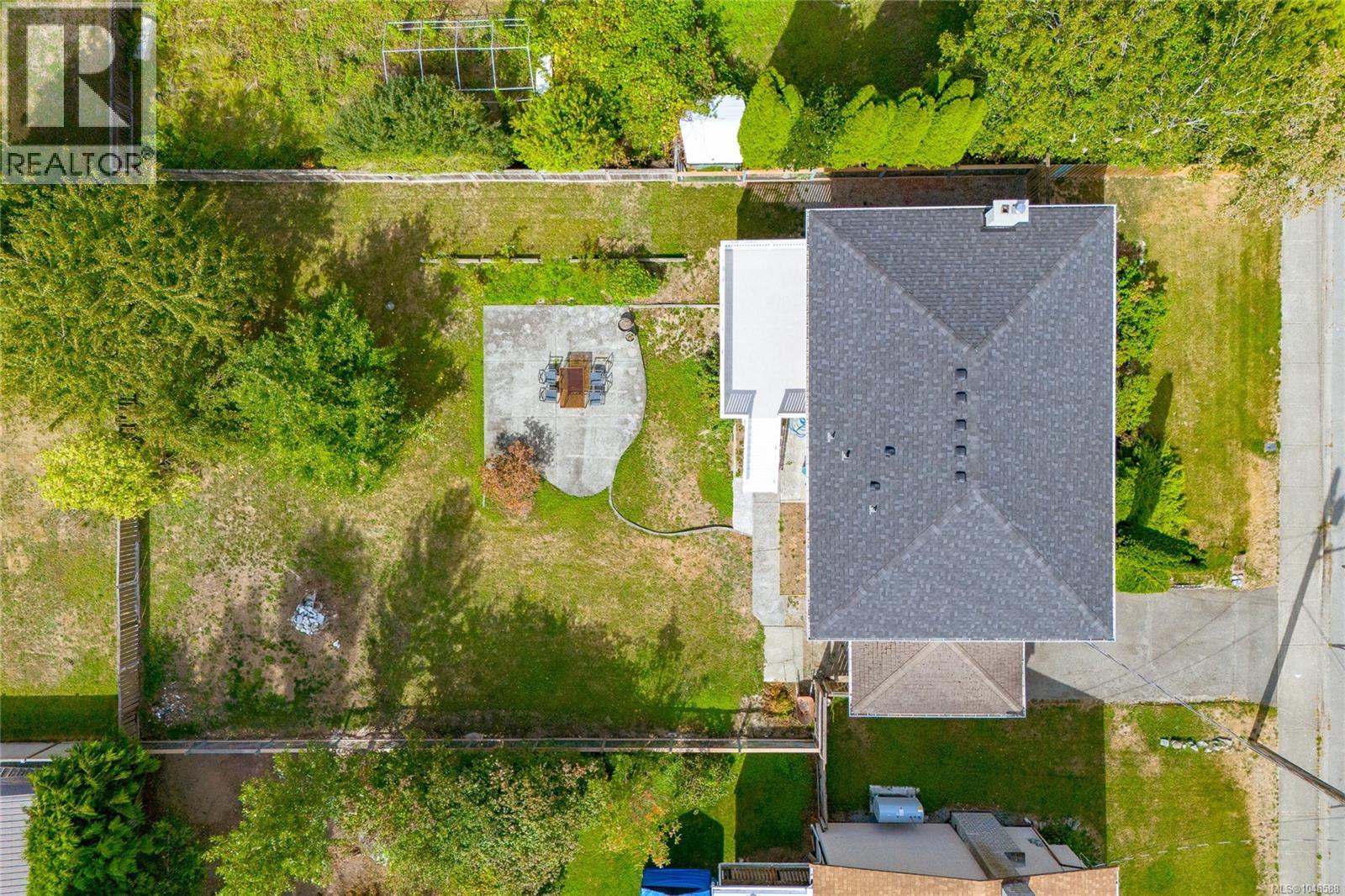 5890 CHESTERFIELD Avenue, Duncan, British Columbia, V9L3M7, Duncan, British Columbia — photo 5 of 5