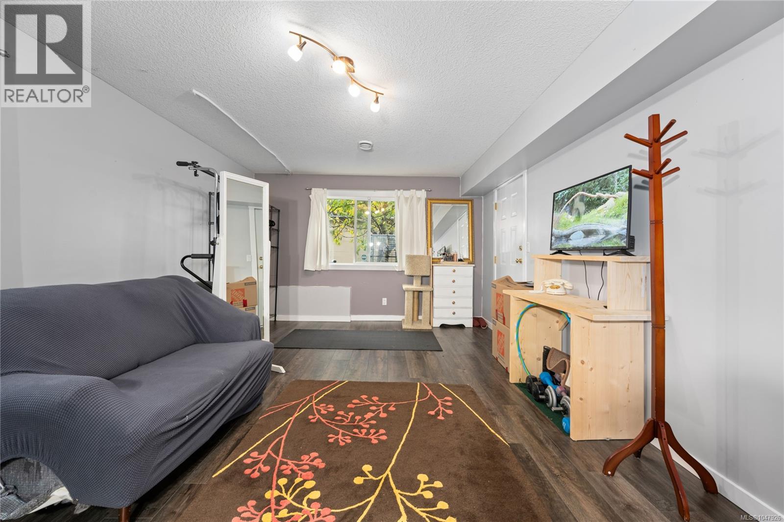 632 Howard Ave - Image 25