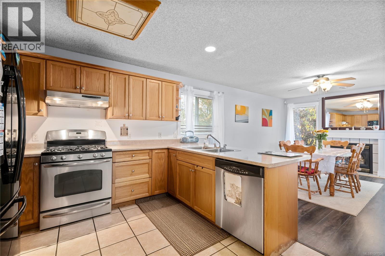 632 Howard Ave - Image 4