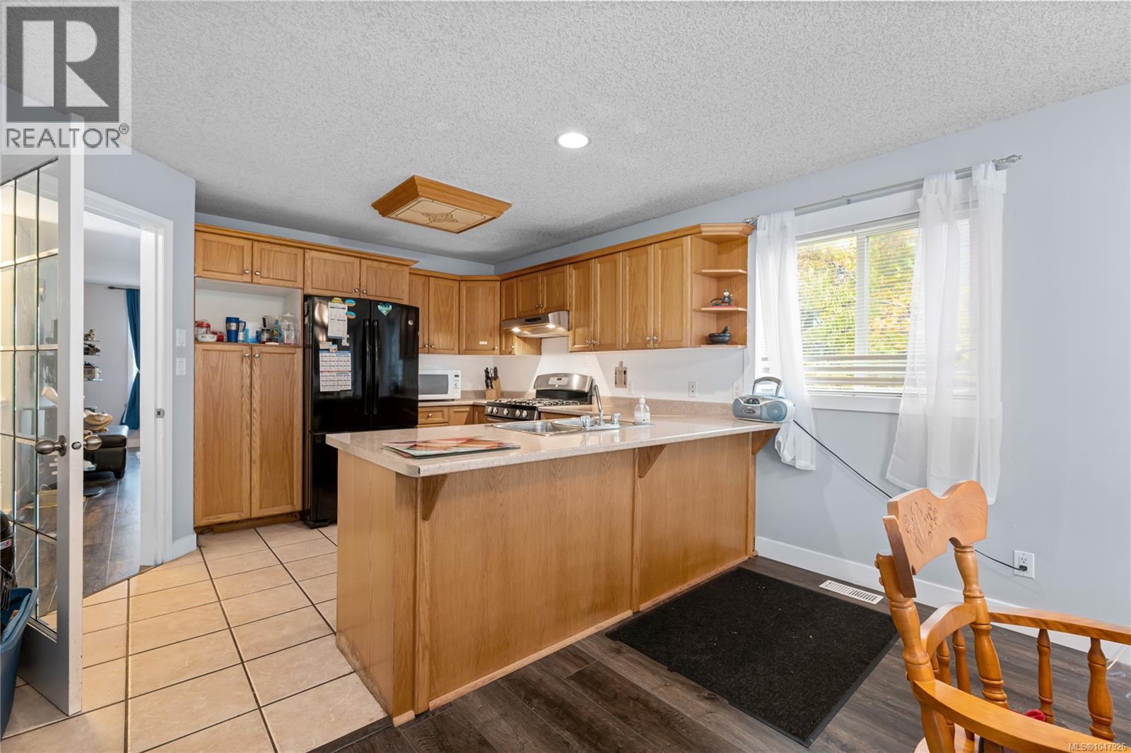 632 Howard Ave - 8