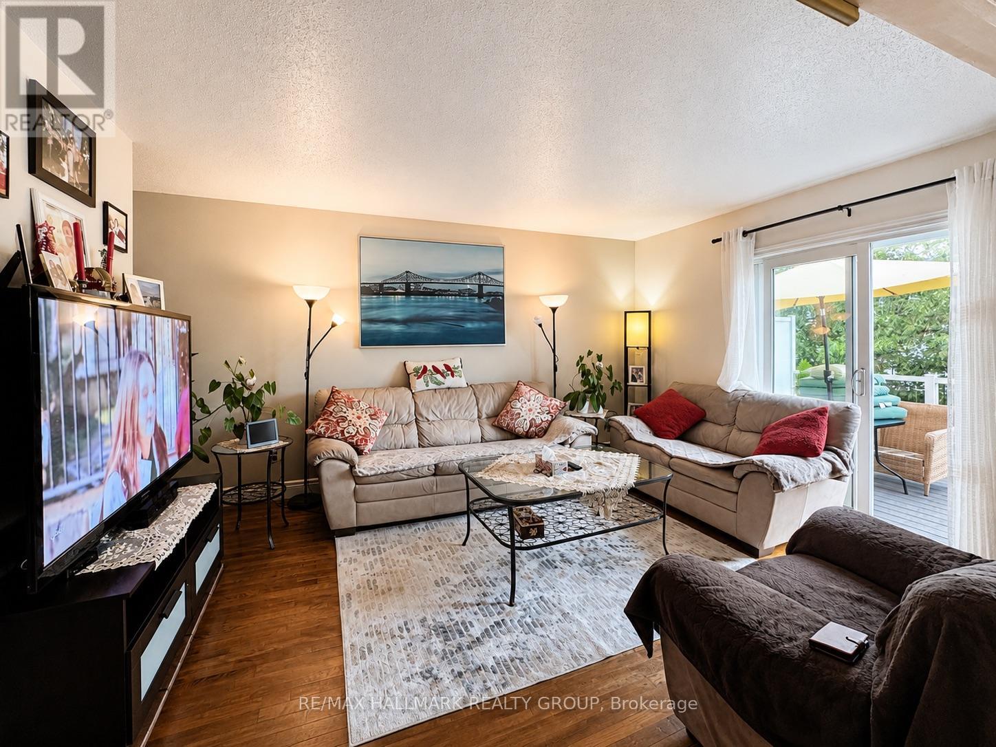 #163 825 CAHILL DRIVE W - 5