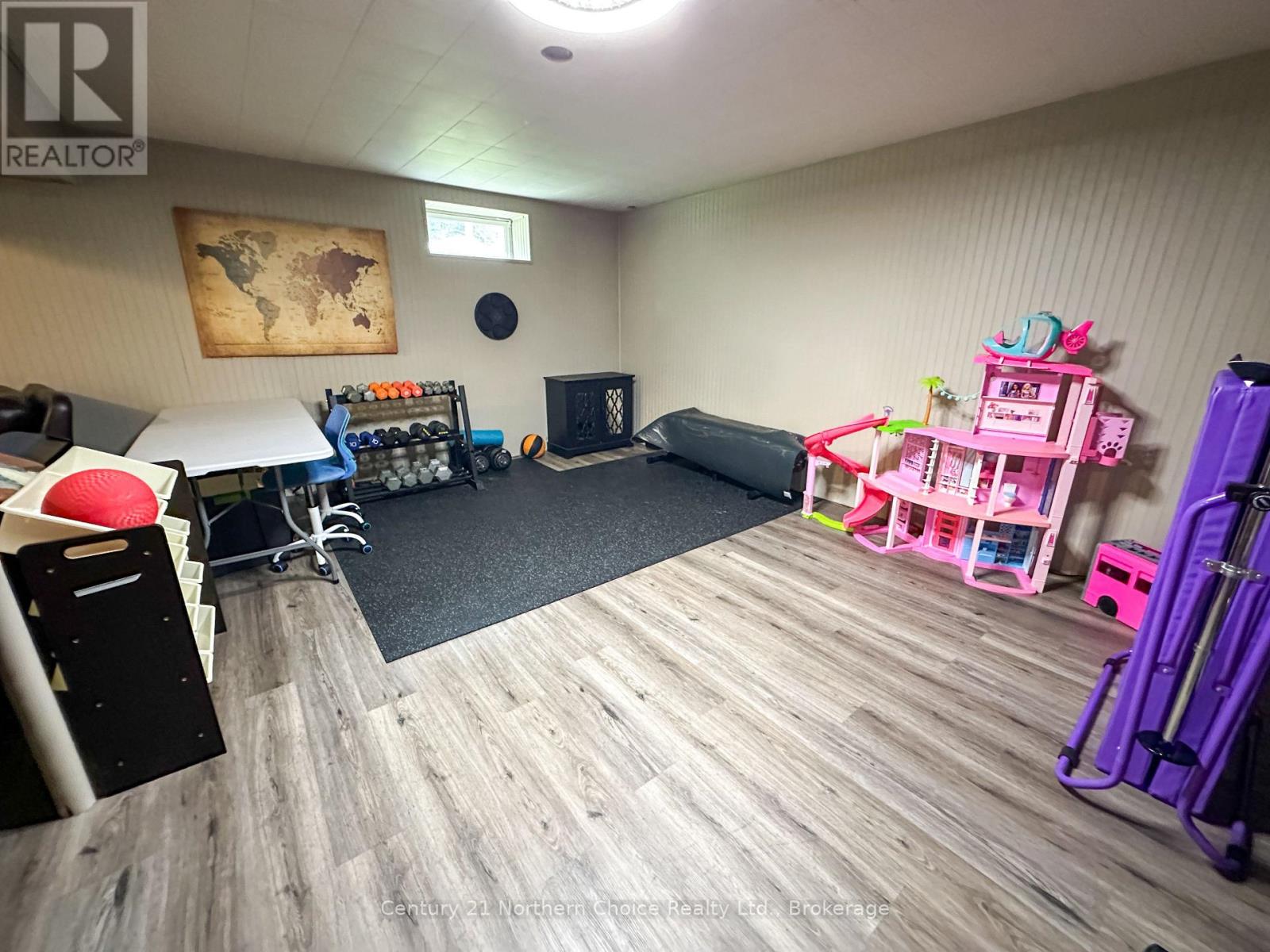 6 OAK STREET - Image 17