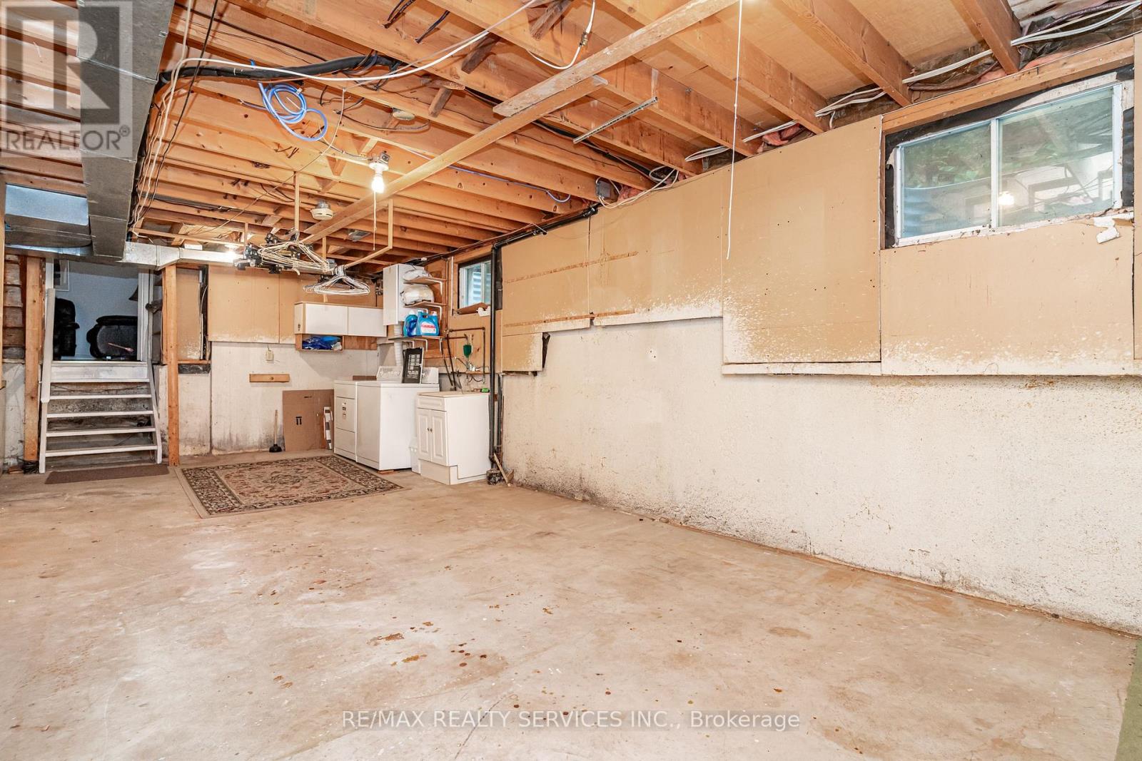 32 WINTERFOLD DRIVE - Image 33