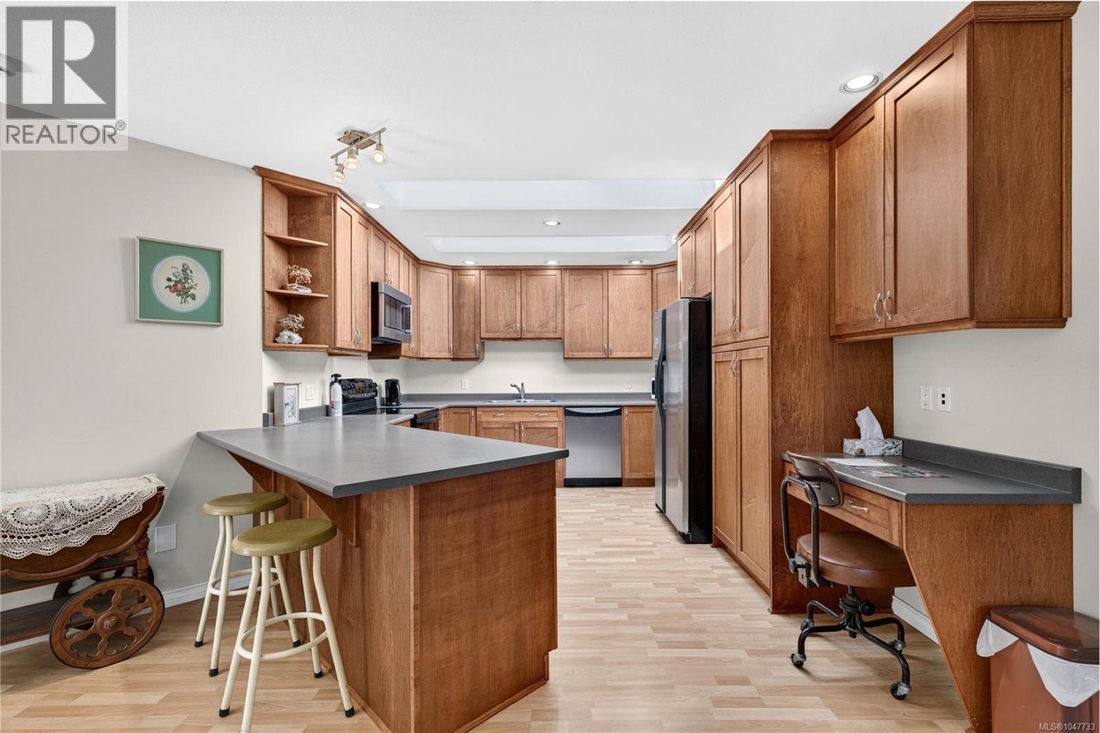 #7 235 Park Dr - Image 10