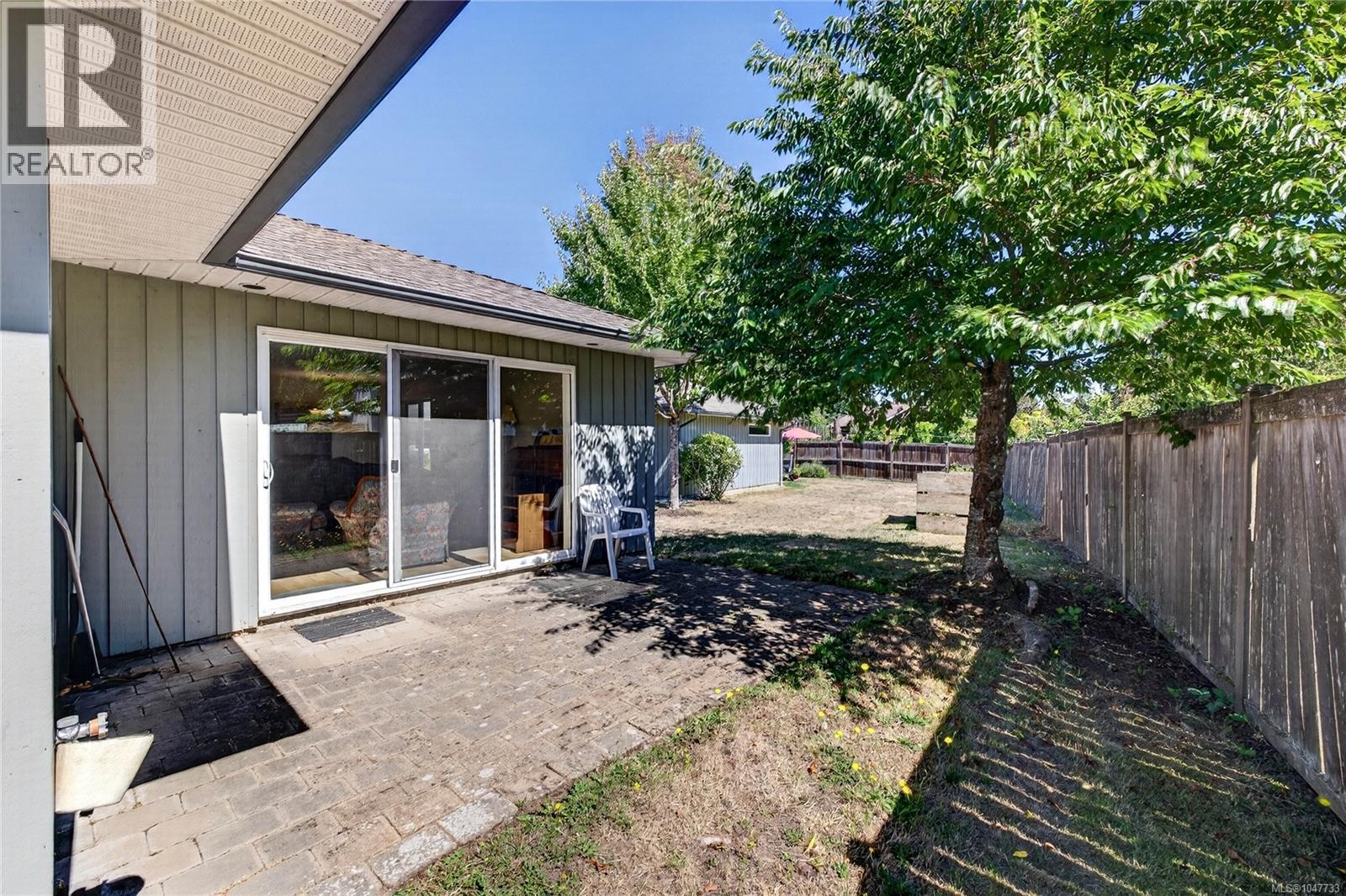 #7 235 Park Dr - Image 23
