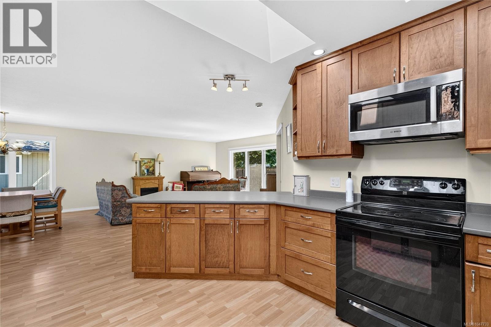 #7 235 Park Dr - 9