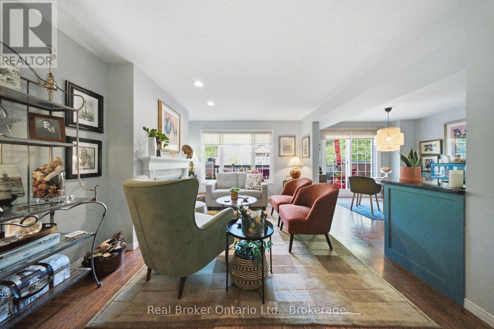 #37 941 GORDON STREET - 11