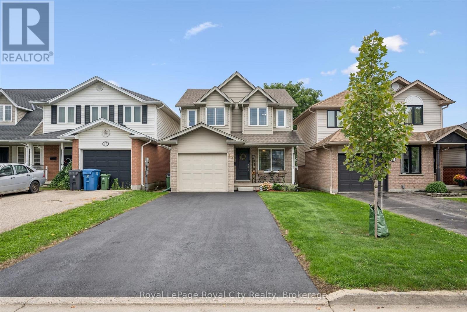 15 Trailbrook Lane, Guelph (Grange Road), Ontario, N1E7B6, Guelph (Grange Road), Ontario — photo 2 of 5