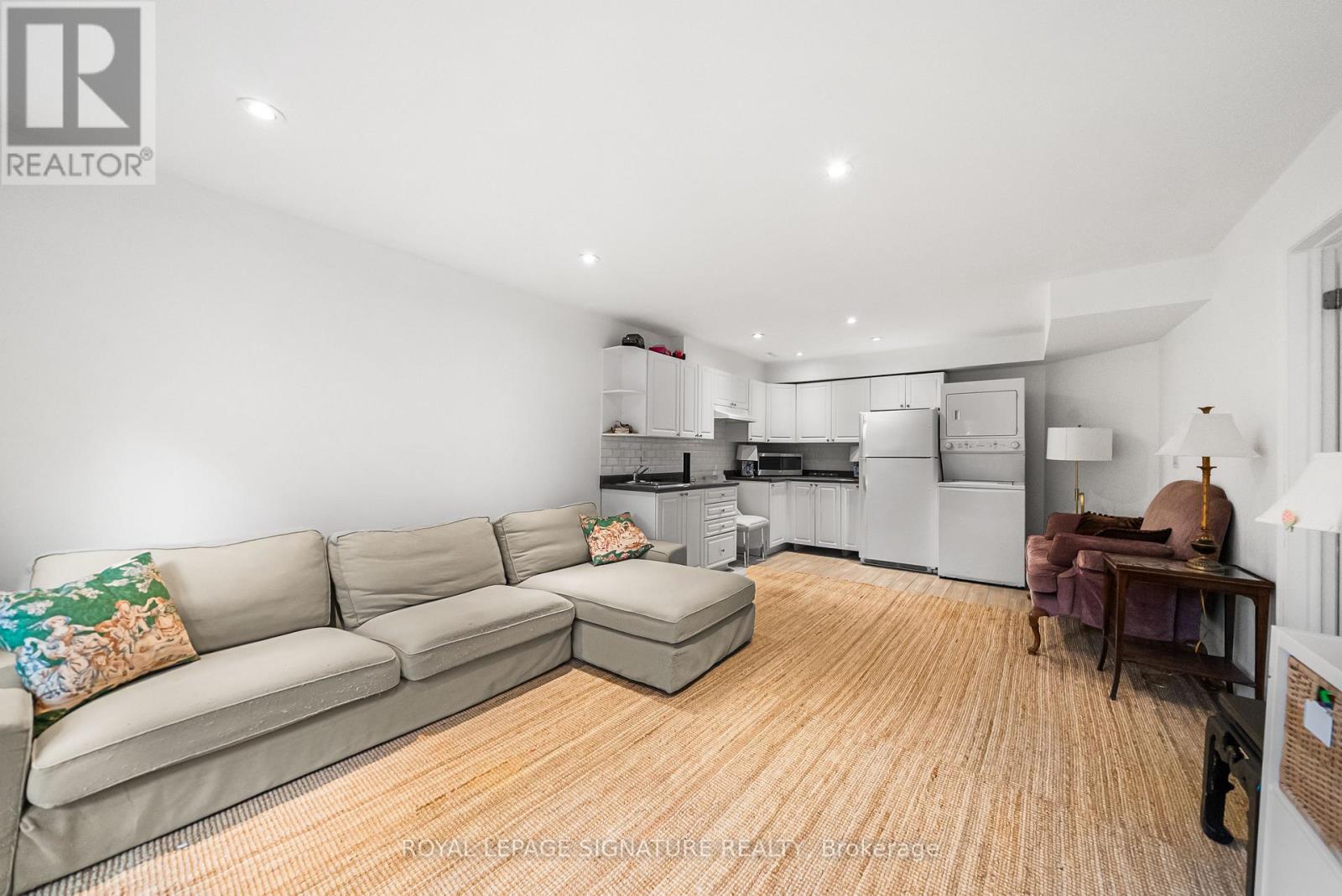 39 REGINA AVENUE - Image 32