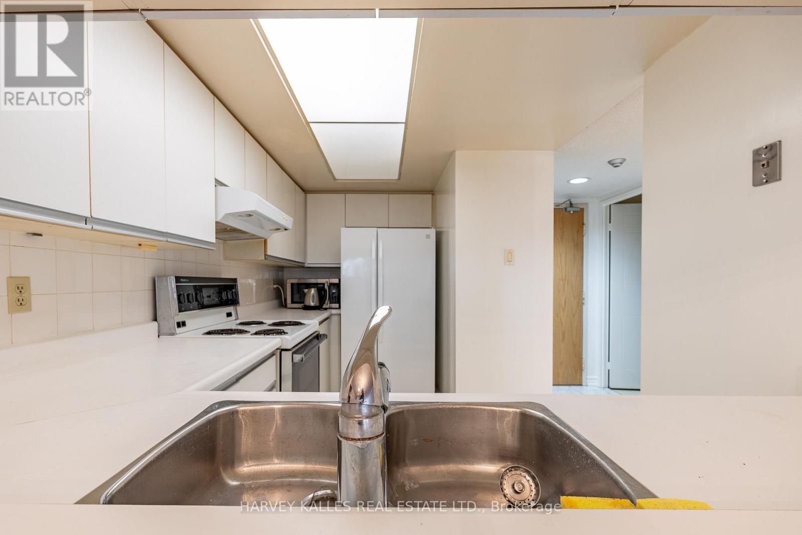 #205 5 KENNETH AVENUE - 5