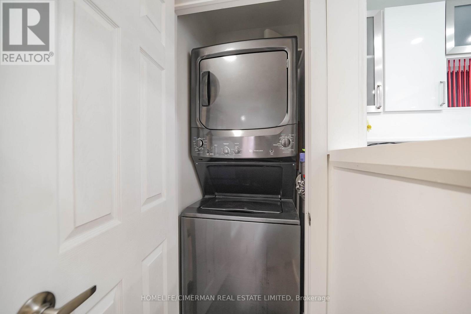 20 LAWRENCE CRESCENT - Image 17