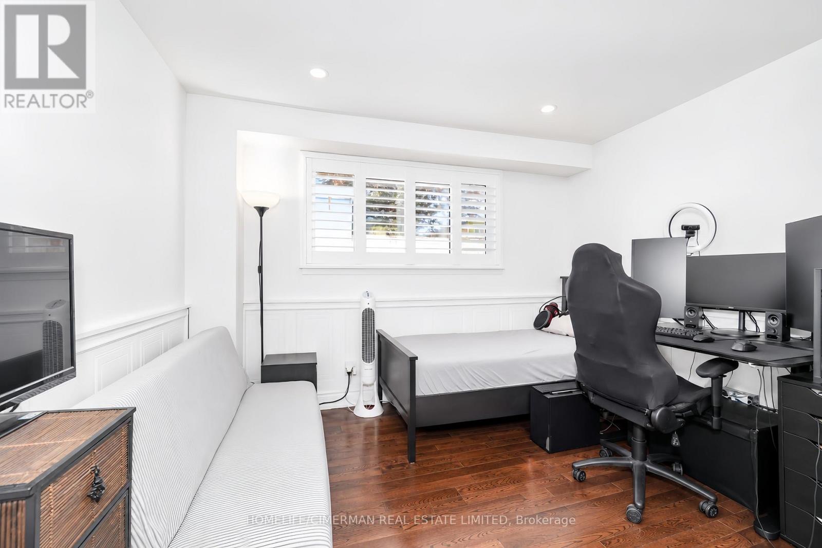 20 LAWRENCE CRESCENT - Image 19
