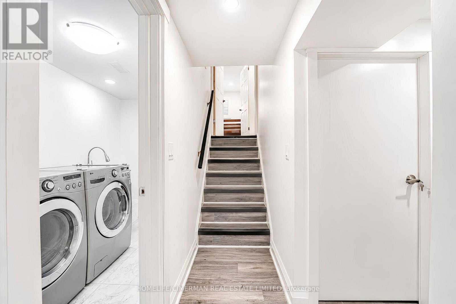 20 LAWRENCE CRESCENT - 21