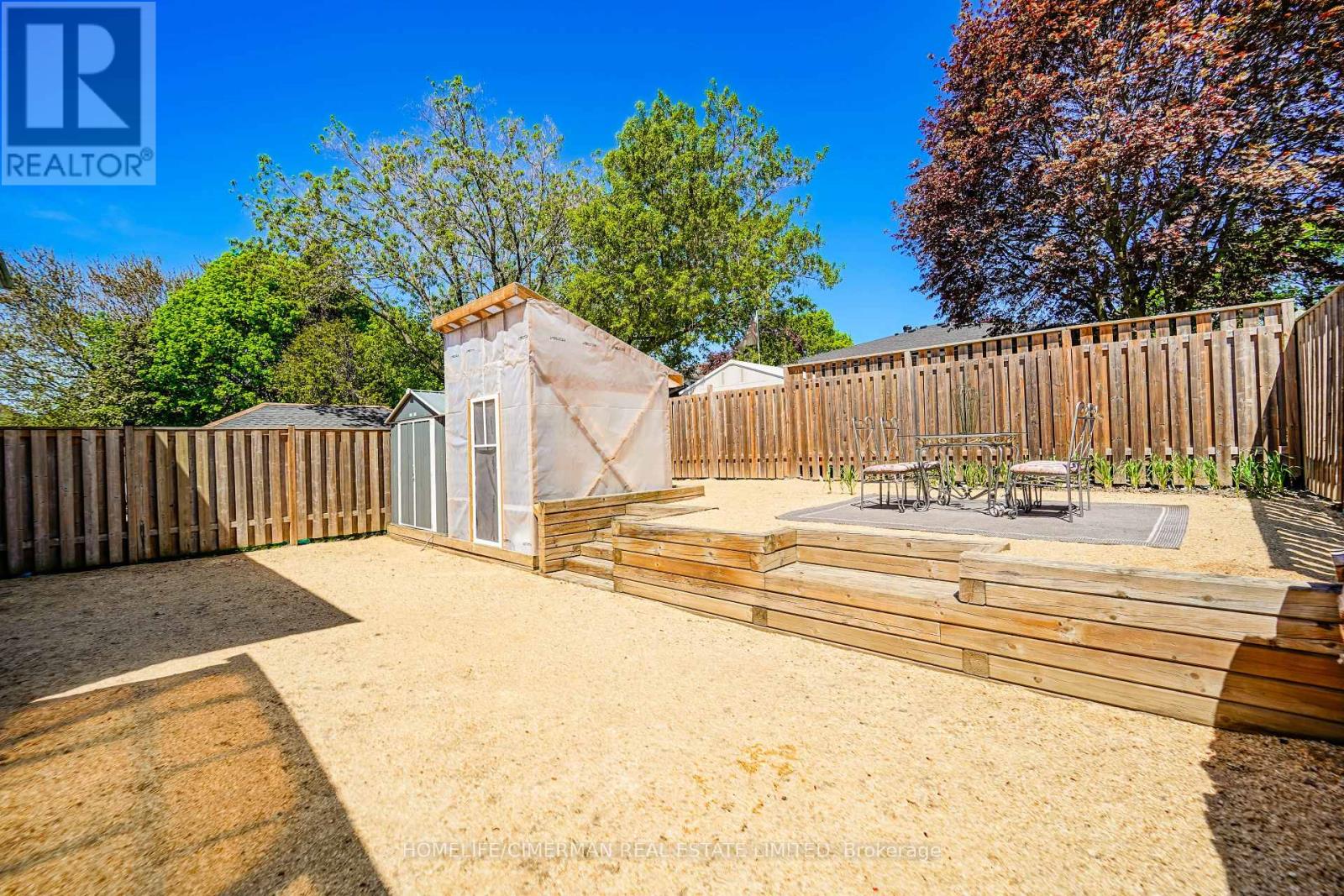 20 LAWRENCE CRESCENT - Image 32