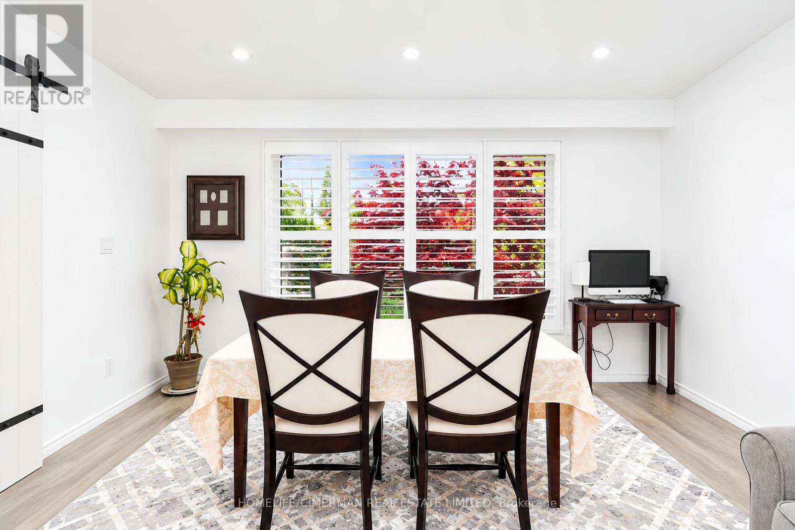 20 LAWRENCE CRESCENT - Image 7