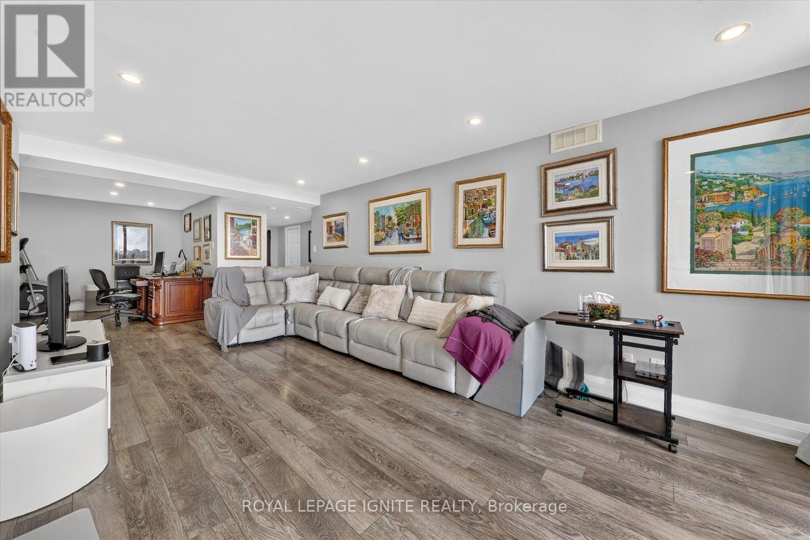 #809 4725 SHEPPARD AVENUE E - 11