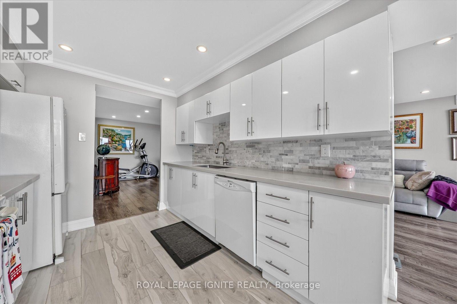 #809 4725 SHEPPARD AVENUE E - 14