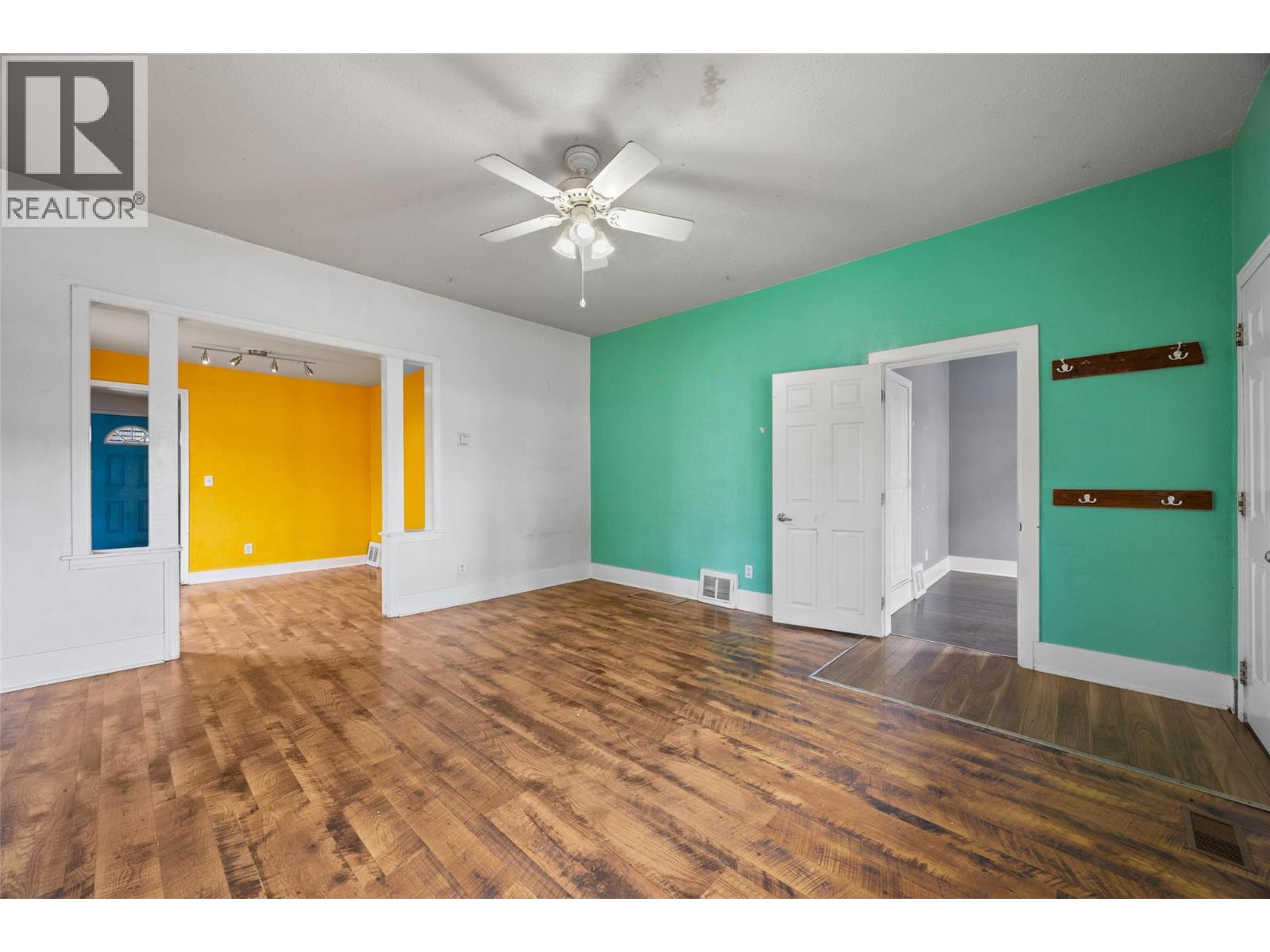 403 Mackenzie Avenue, Kamloops, British Columbia, V2B3T5, Kamloops, British Columbia — photo 4 of 5