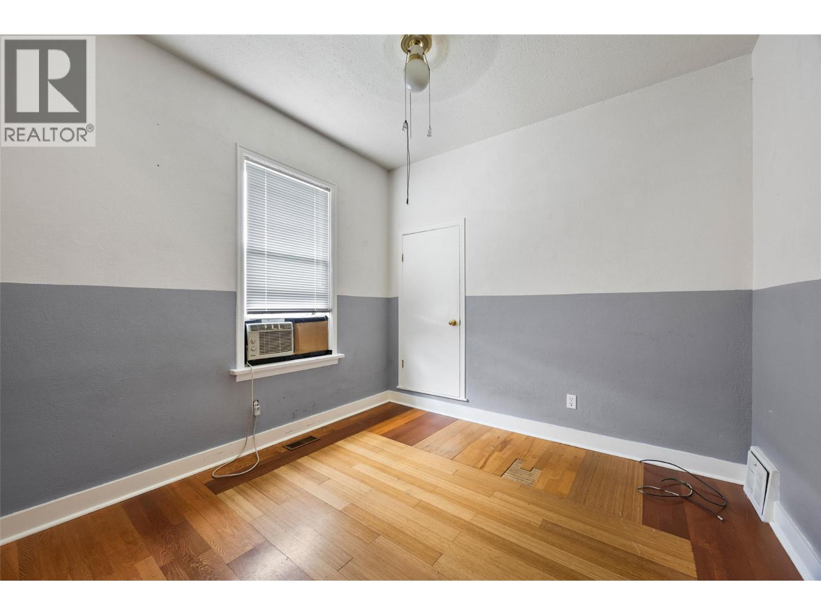 403 Mackenzie Avenue - 13