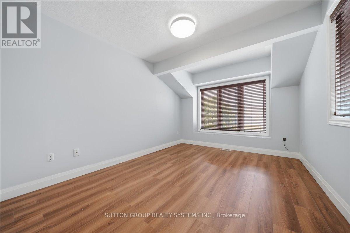 #255 60 BARONDALE DRIVE - 24