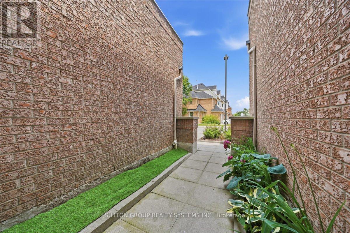 #255 60 BARONDALE DRIVE - 35
