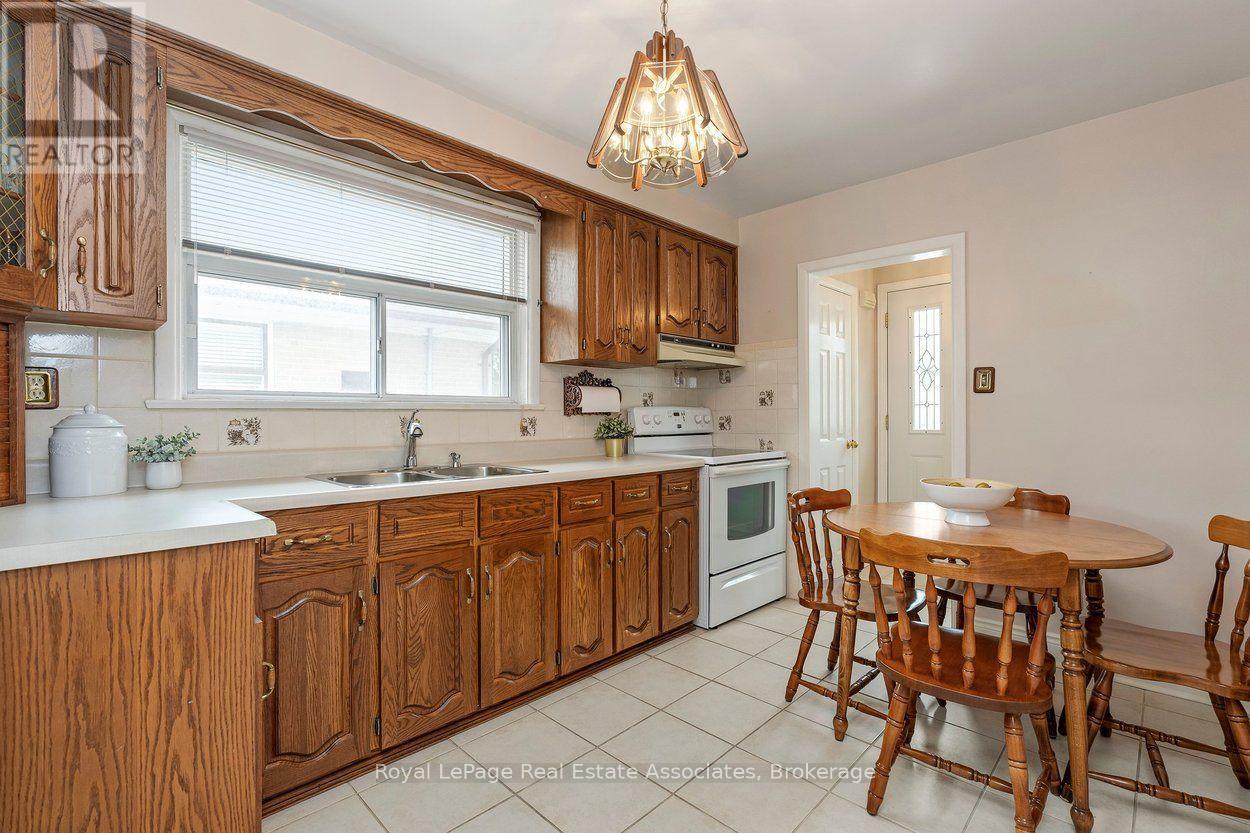 139 VODDEN STREET E - 12