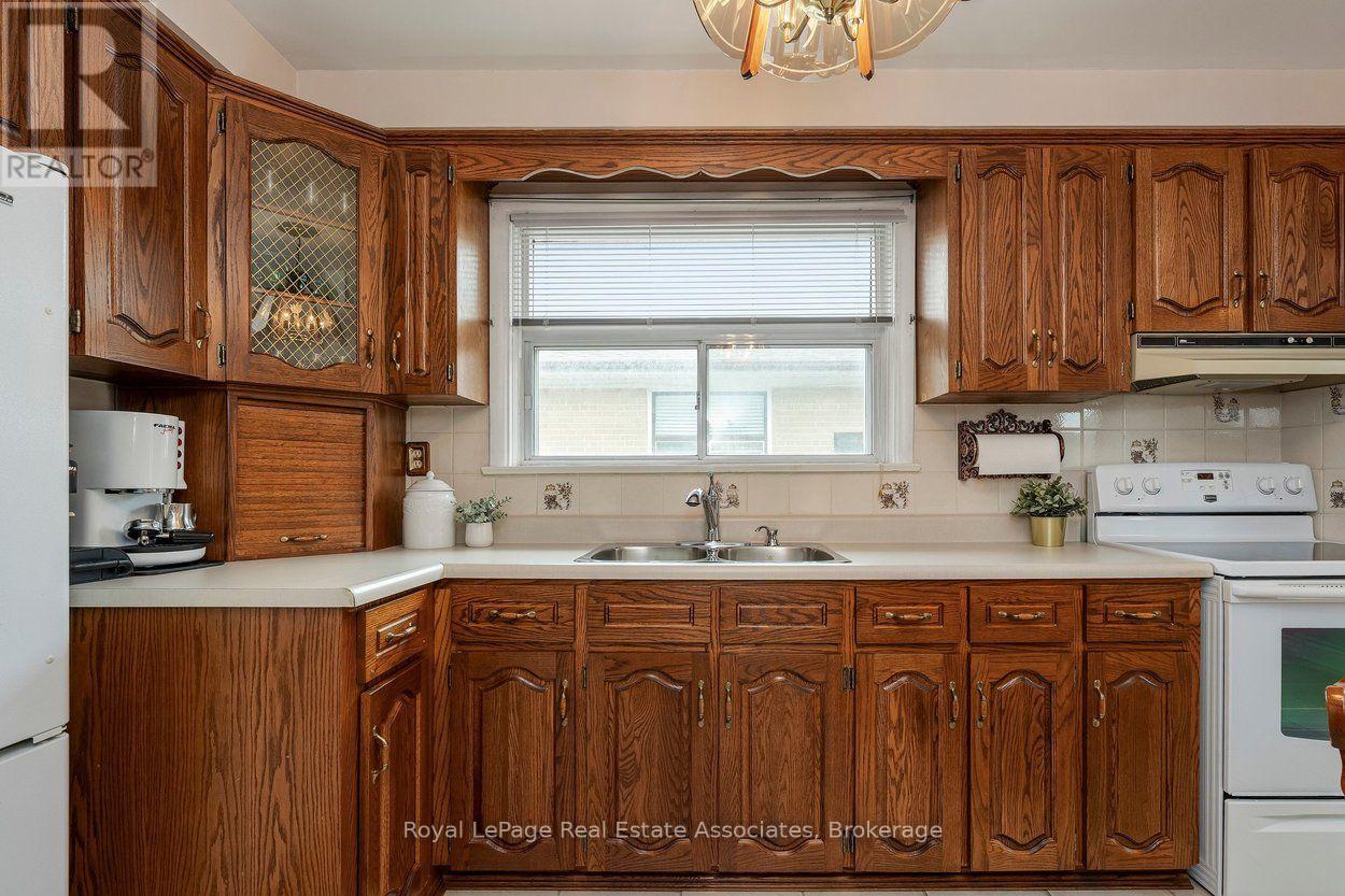 139 VODDEN STREET E - 14