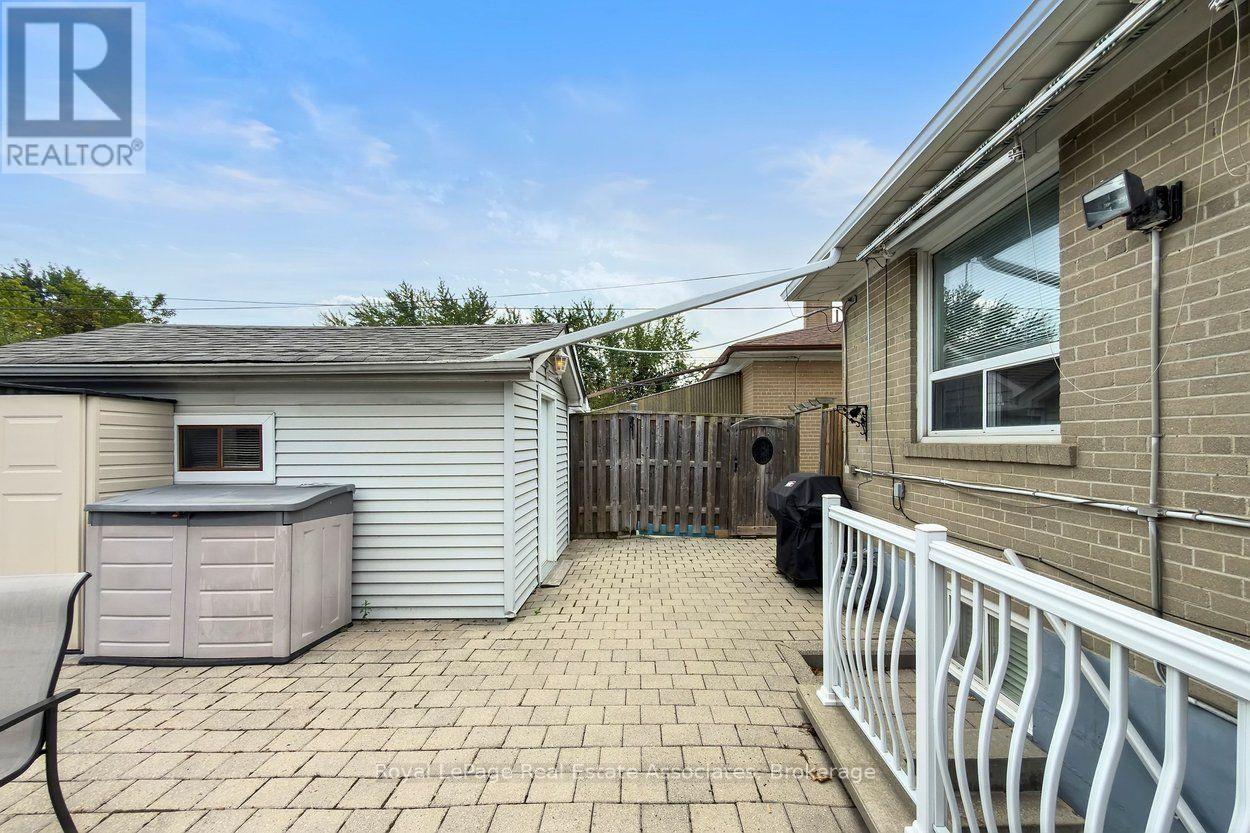 139 VODDEN STREET E - 34