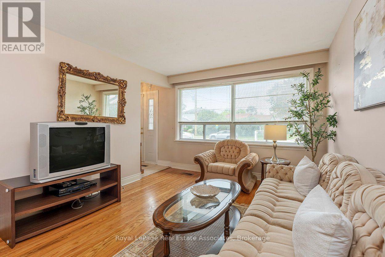 139 VODDEN STREET E - 8