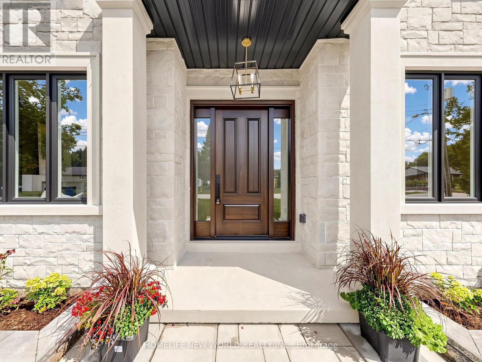 58 May Avenue, East Gwillimbury (Sharon), Ontario, L0G1V0, East Gwillimbury (Sharon), Ontario — photo 4 of 5