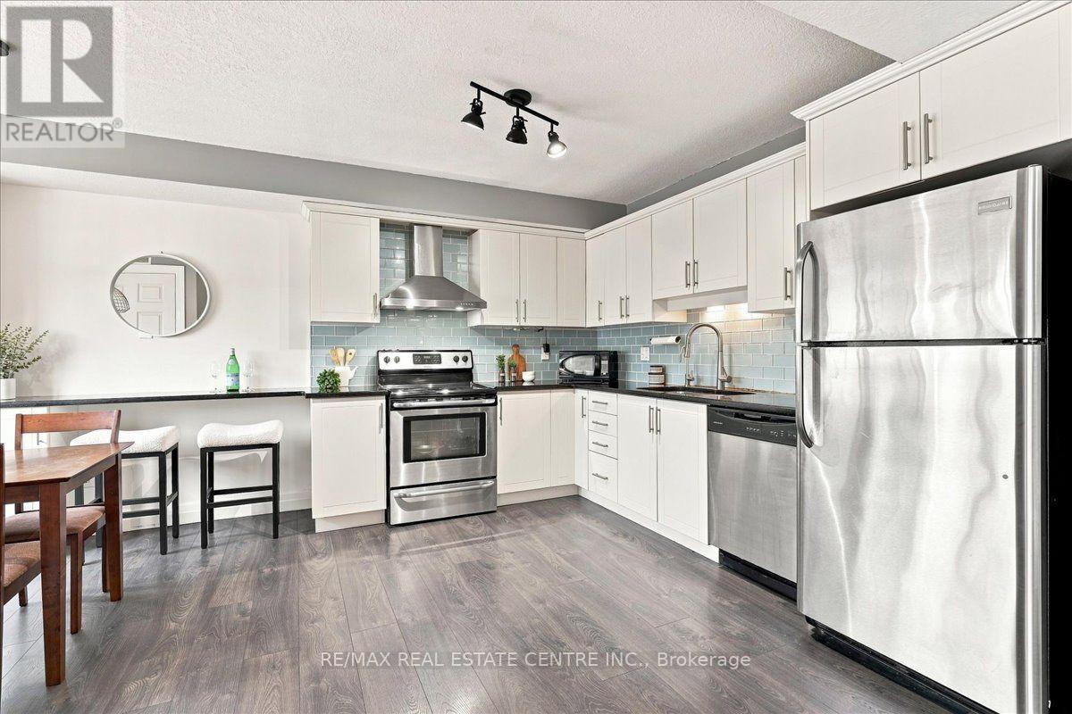 #403 1522 KING STREET E - 6