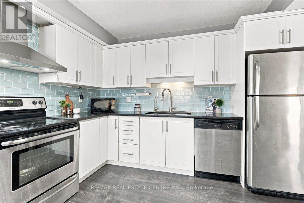 #403 1522 KING STREET E - 7
