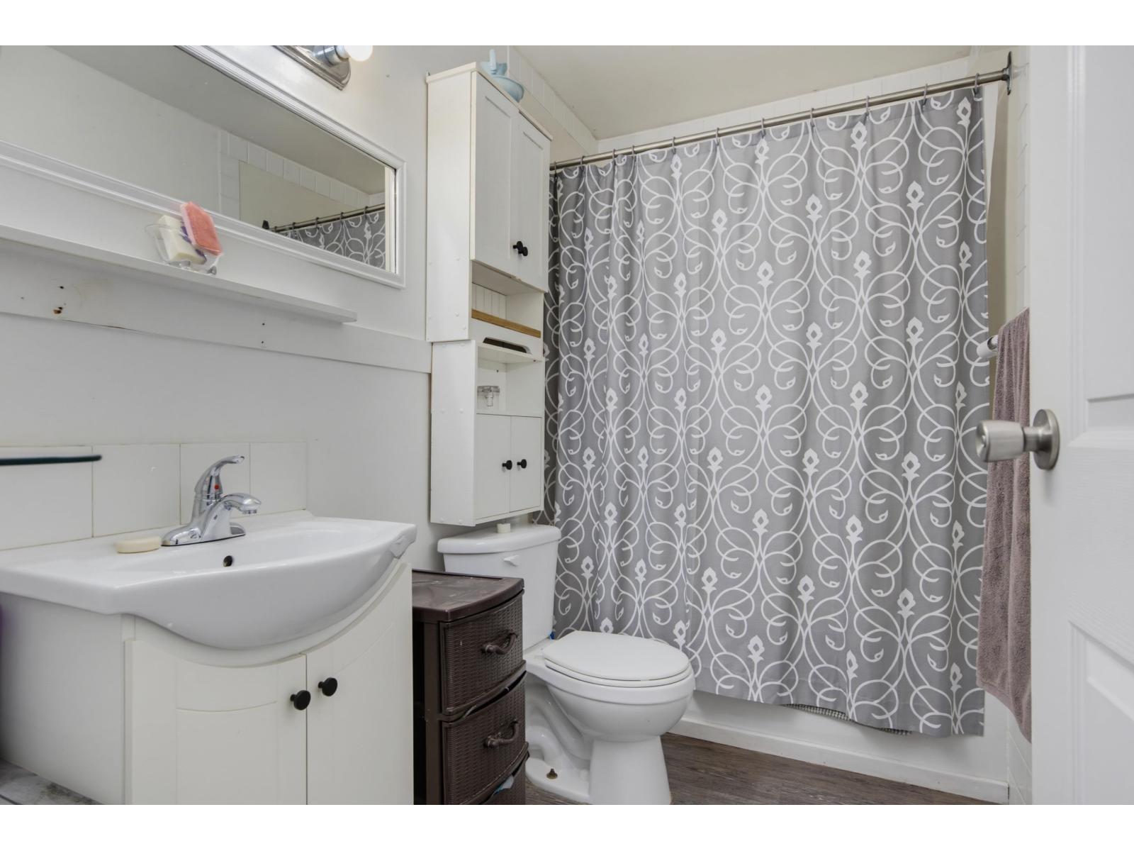 19207 FAIRWAY DRIVE, Surrey