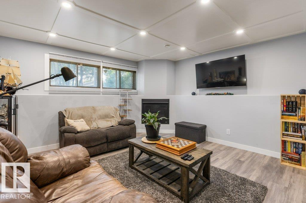 73 LINWOOD CR - 51