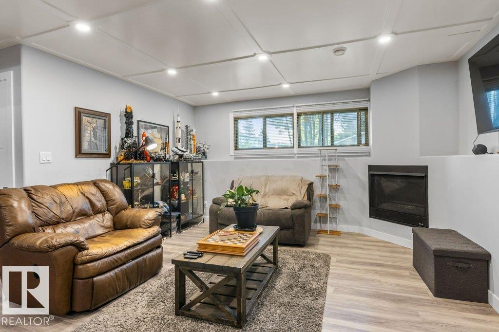 73 LINWOOD CR - 52
