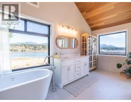 4pc Bathroom - 2084 Mahood Road, Powell River, BC V8A0L3 Photo 7