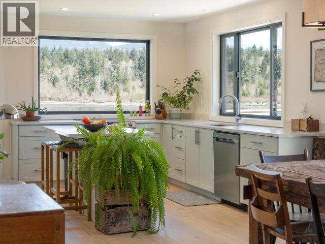 2084 MAHOOD ROAD - 3